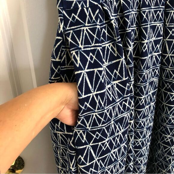 LULA ROE AMELIA DRESS SHORT SLEEVES RETRO WITH GEOMETRIC PRINT SIZE MEDIUM - Picture 9 of 10